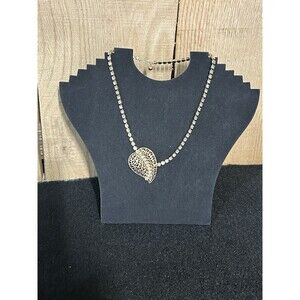 Vintage Gold Tone And Rhinestone 16" Necklace Filigree Leaf Fixed Pendant J380